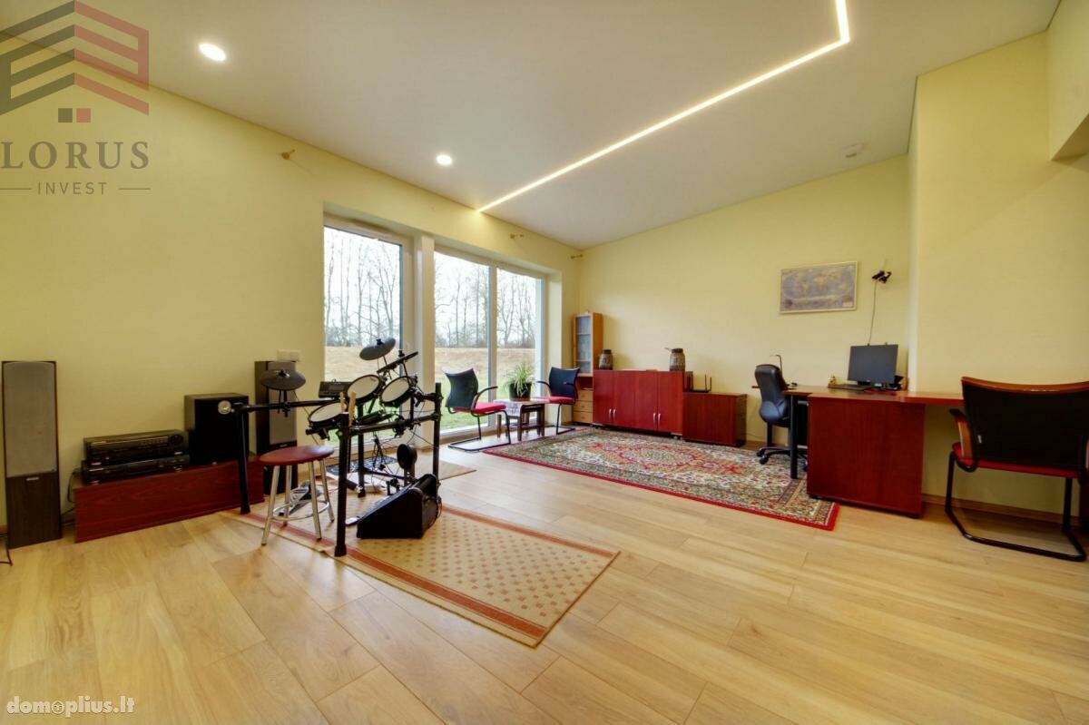 Parduodamas 6 kambarių butas Vilniaus rajono sav., Vėliučionyse, Liepų al.