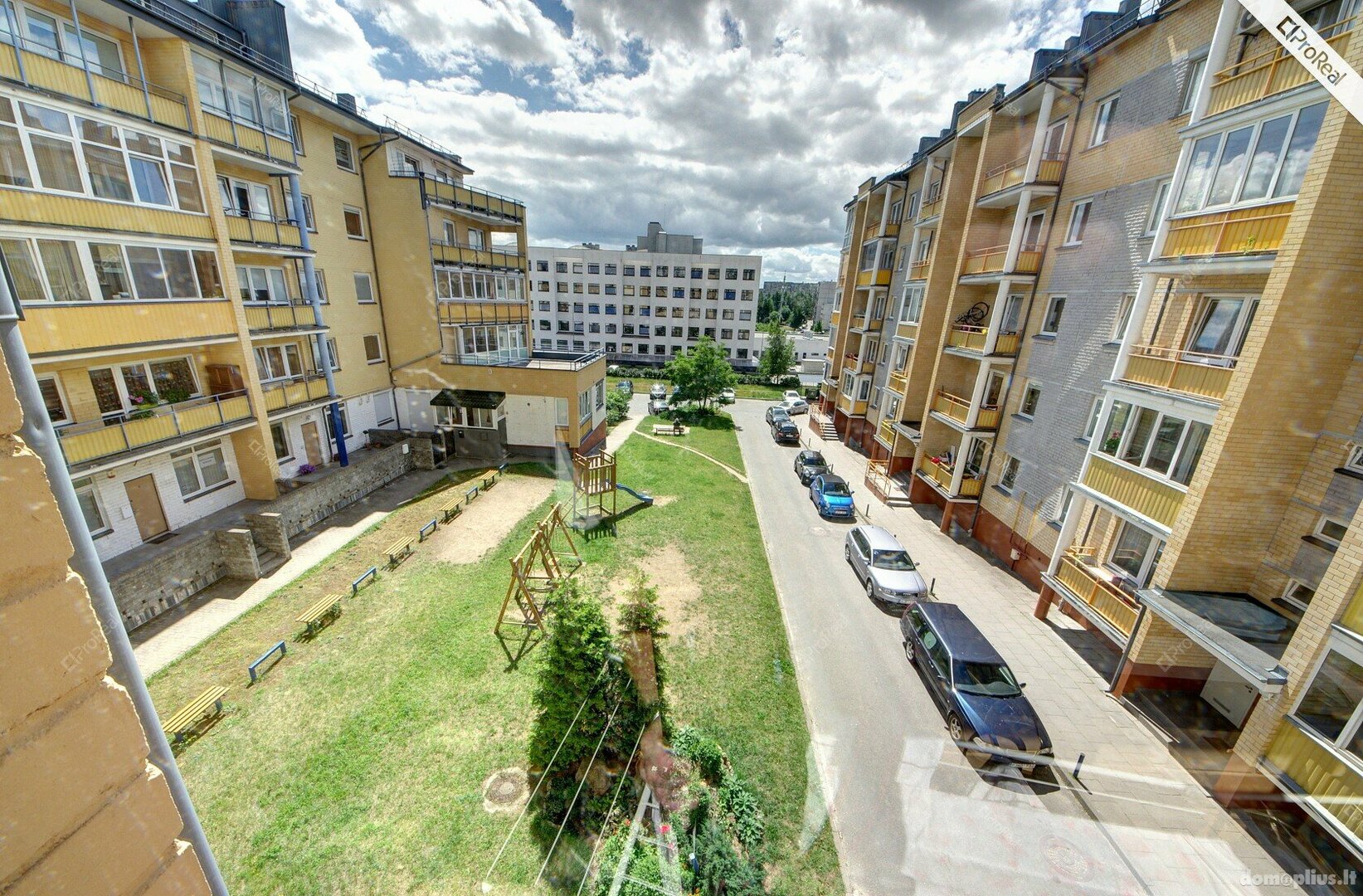 Parduodamas 2 kambarių butas Vilniuje, Šeškinėje, Laisvės pr.