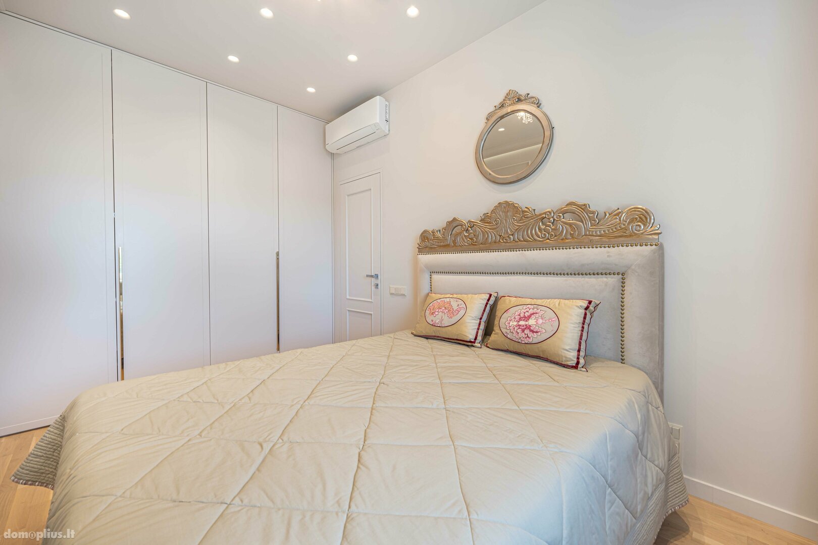 3 rooms apartment for sell Klaipėdoje, Senamiestyje, Turgaus g.