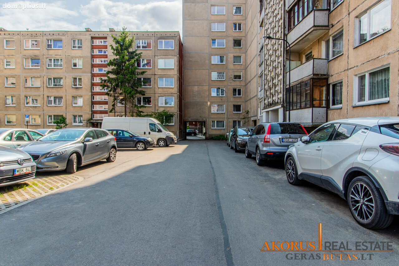 Продается 3 комнатная квартира Vilniuje, Karoliniškėse, Algimanto Petro Kavoliuko g.
