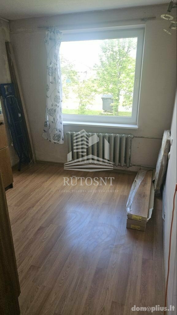 Parduodamas 4 kambarių butas Klaipėdos rajono sav., Veiviržėnuose, Šermukšnių g.