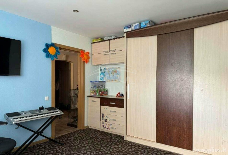 Parduodamas 3 kambarių butas Kretingos rajono sav., Kretingoje, Savanorių g.