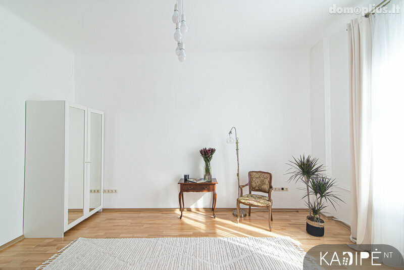 Parduodamas 4 kambarių butas Vilniuje, Naujamiestyje, Savanorių pr.