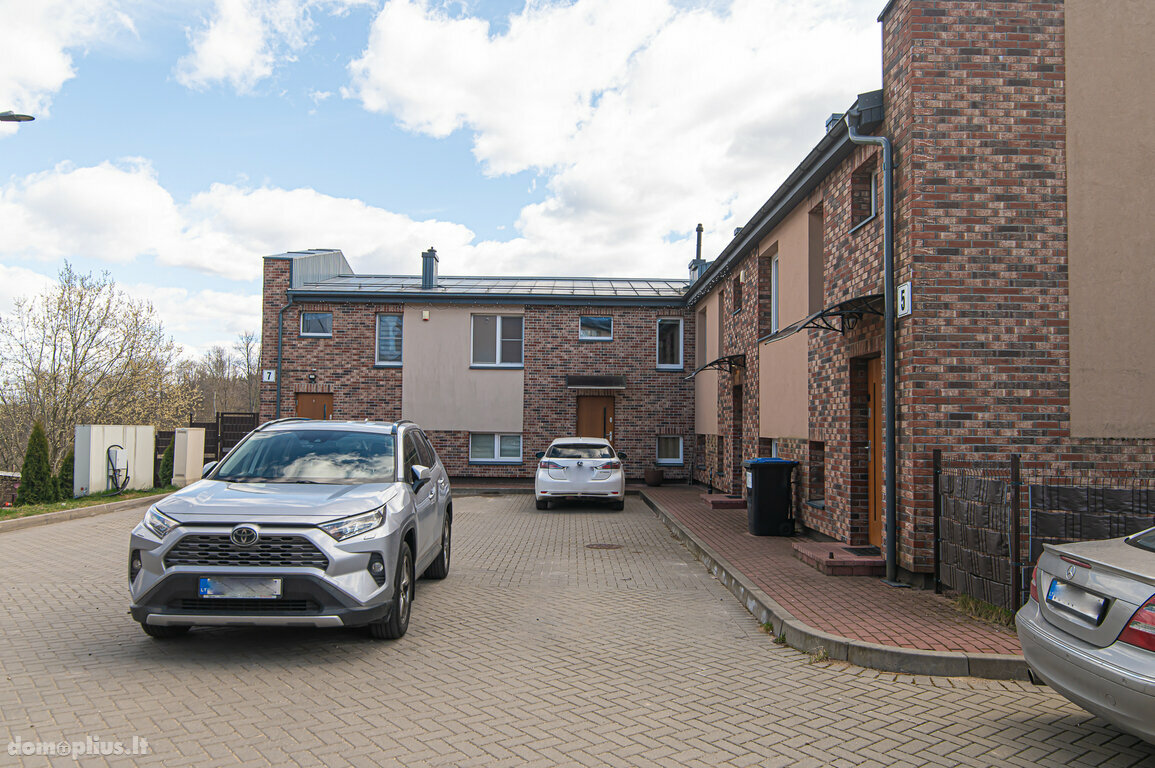 Продается 4 комнатная квартира Vilniuje, Balsiuose, Žalumos g.
