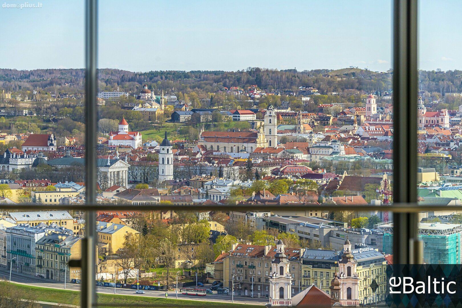 Parduodamas 5 kambarių butas Vilniuje, Šnipiškėse, Konstitucijos pr.