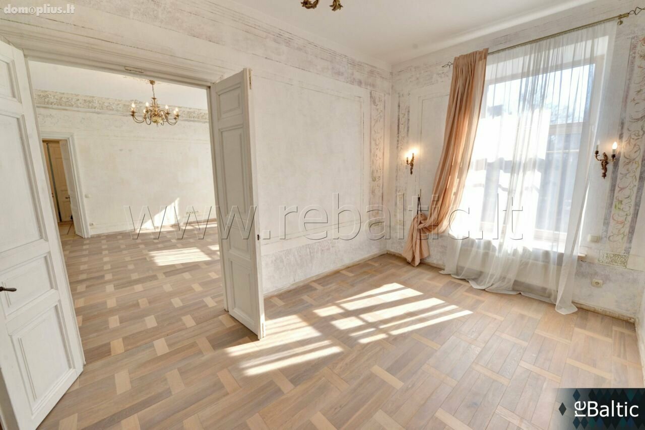 4 kambarių buto nuoma Vilniuje, Senamiestyje, M. Valančiaus g.