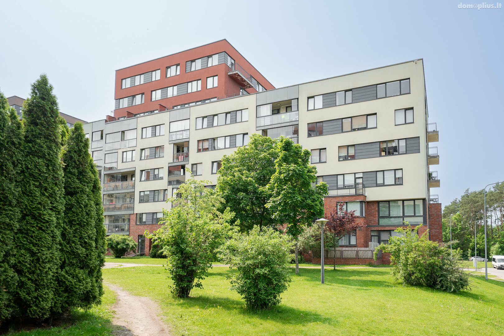 Parduodamas 3 kambarių butas Vilniuje, Lazdynėliuose, Jonažolių g.