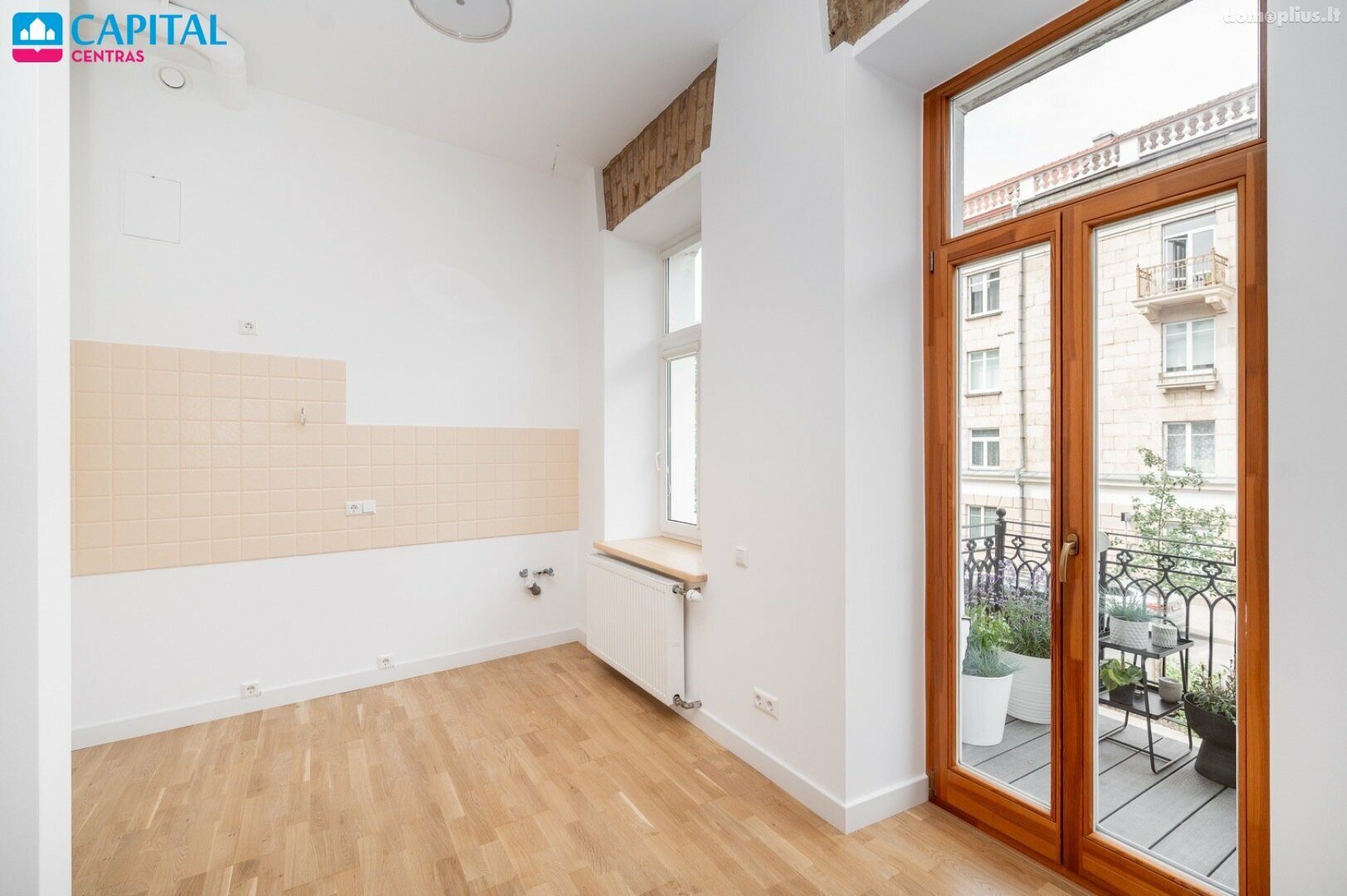 Продается 4 комнатная квартира Vilniuje, Senamiestyje, Šermukšnių g.