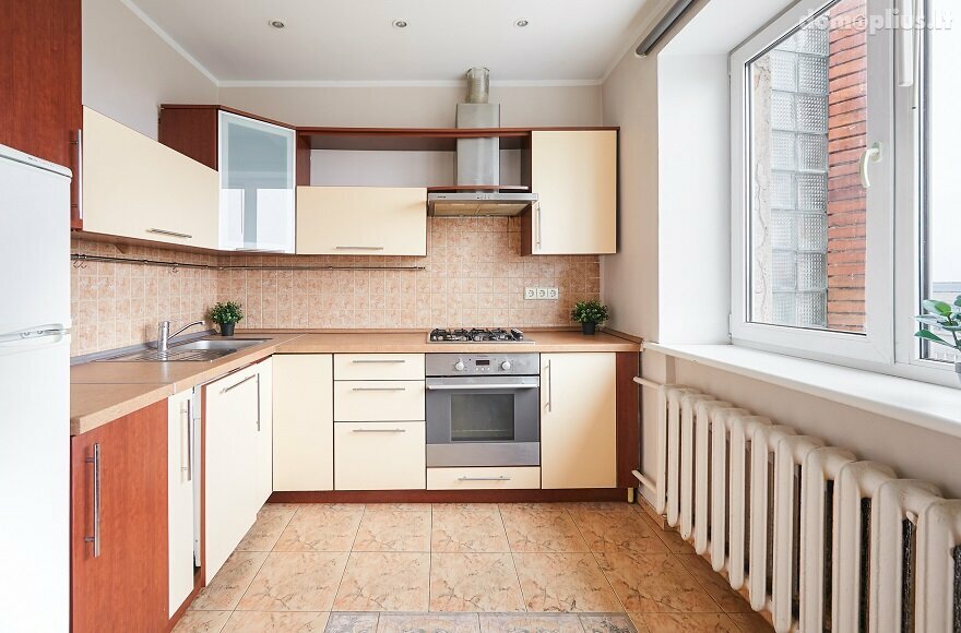 Продается 3 комнатная квартира Kaune, Žaliakalnyje, Savanorių pr.
