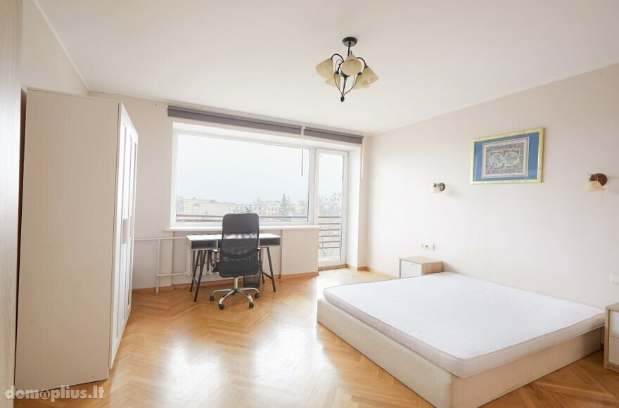 Продается 3 комнатная квартира Kaune, Žaliakalnyje, Savanorių pr.