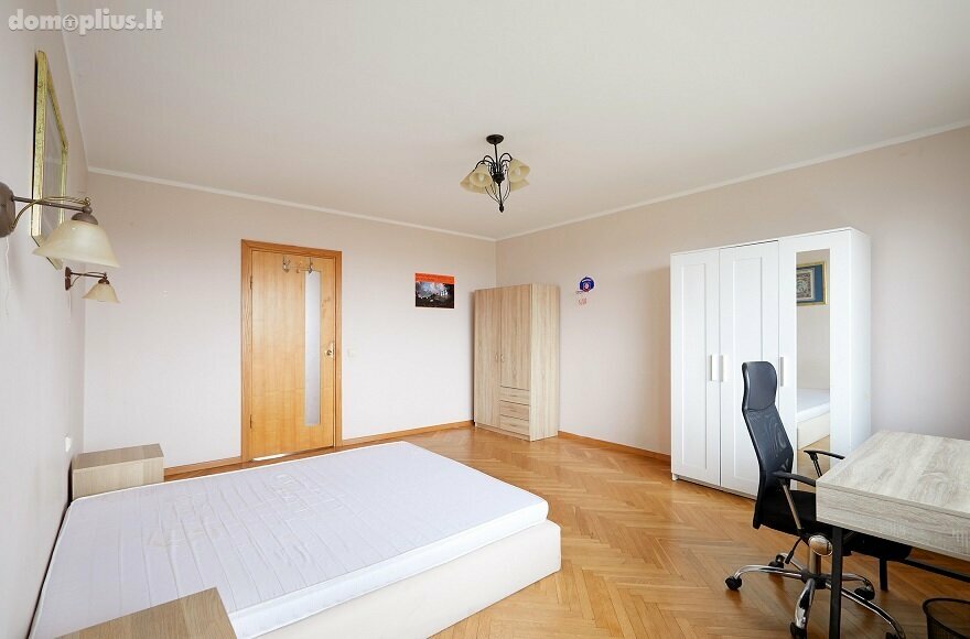 Продается 3 комнатная квартира Kaune, Žaliakalnyje, Savanorių pr.