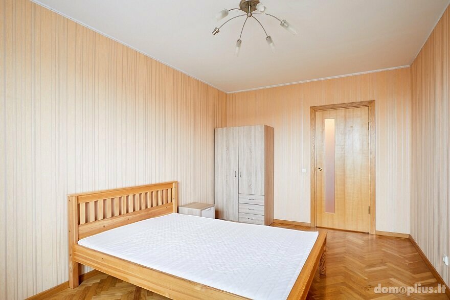 Продается 3 комнатная квартира Kaune, Žaliakalnyje, Savanorių pr.
