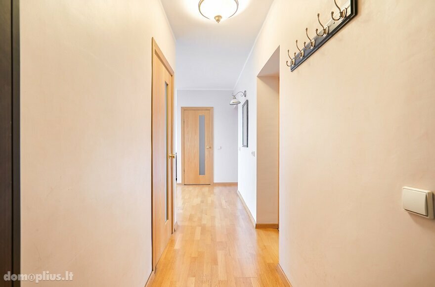 Продается 3 комнатная квартира Kaune, Žaliakalnyje, Savanorių pr.