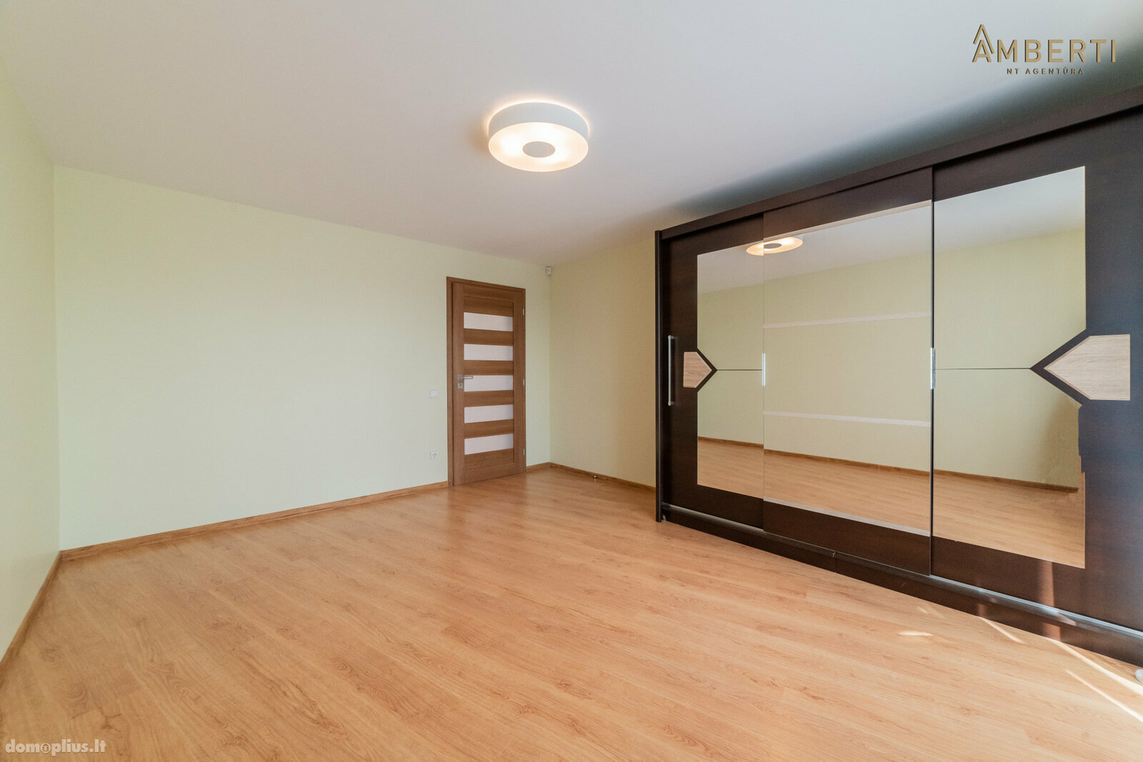 Продается 4 комнатная квартира Šiauliuose, Gubernijoje, Spindulio g.