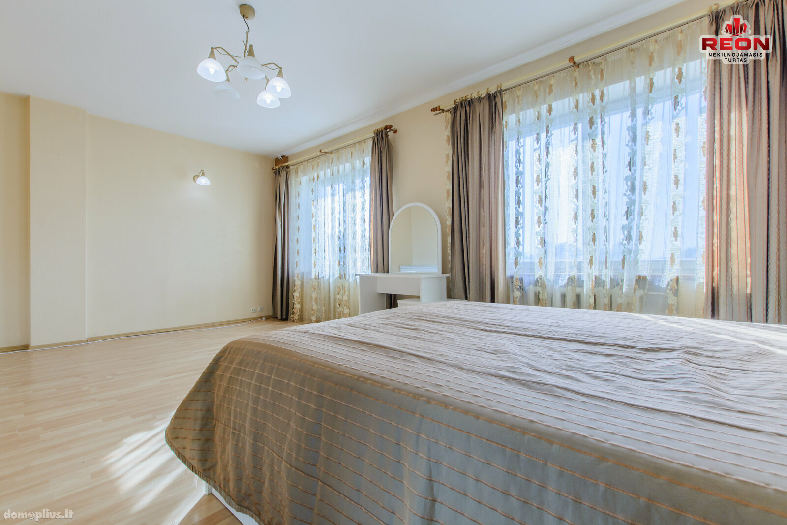 Продается 4 комнатная квартира Vilniuje, Pilaitėje, Bitėnų g.