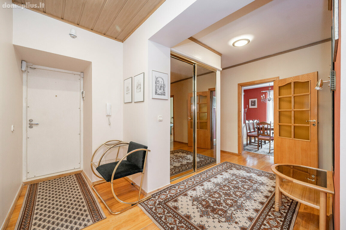 Parduodamas 4 kambarių butas Vilniuje, Pašilaičiuose, Laisvės pr.