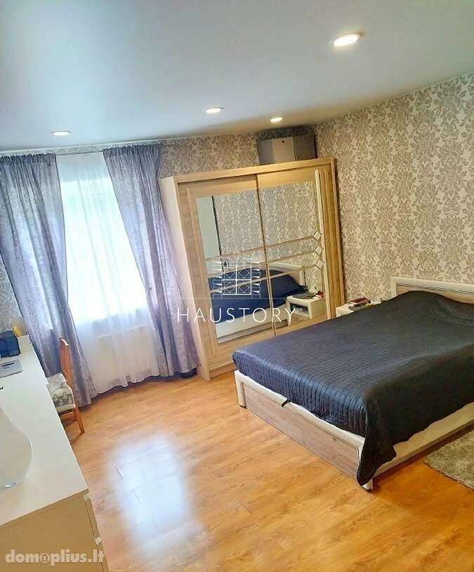 Parduodamas 3 kambarių butas Klaipėdoje, Melnragėje, Molo g.