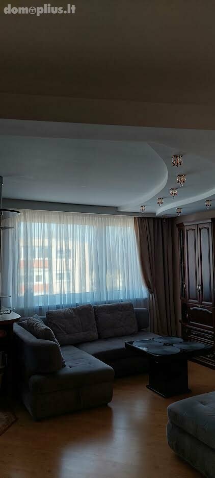 Parduodamas 4 kambarių butas Klaipėdoje, Poilsio, Darželio g.