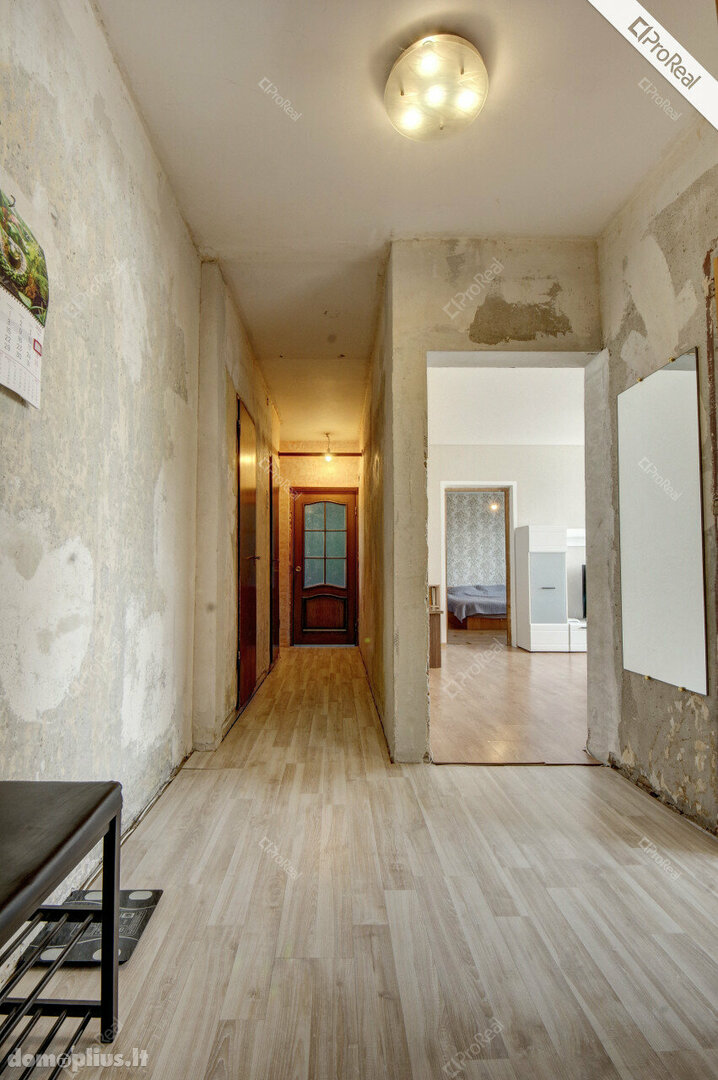 Продается 3 комнатная квартира Vilniuje, Šeškinėje, Gelvonų g.
