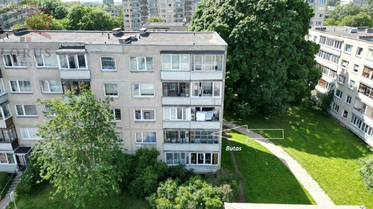Parduodamas 3 kambarių butas Vilniuje, Lazdynuose, Žėručio g.