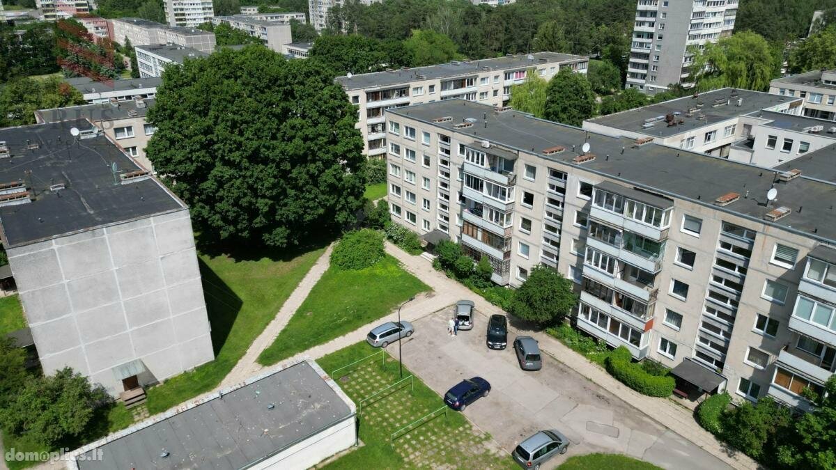 Parduodamas 3 kambarių butas Vilniuje, Lazdynuose, Žėručio g.