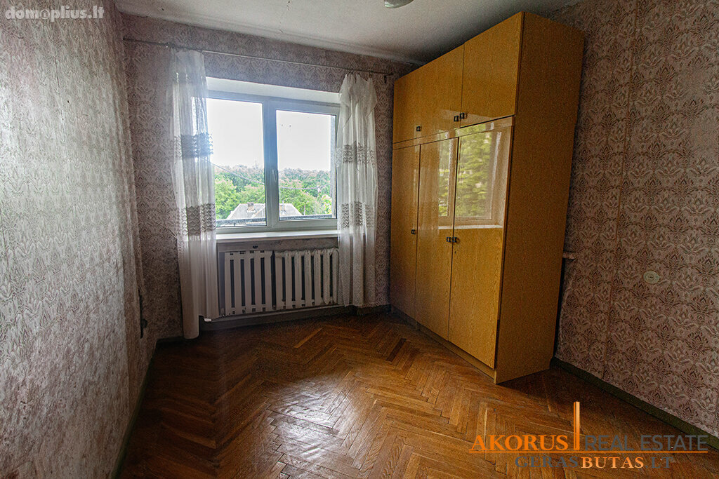 Parduodamas 4 kambarių butas Vilniuje, Antakalnyje, P. Vileišio g.