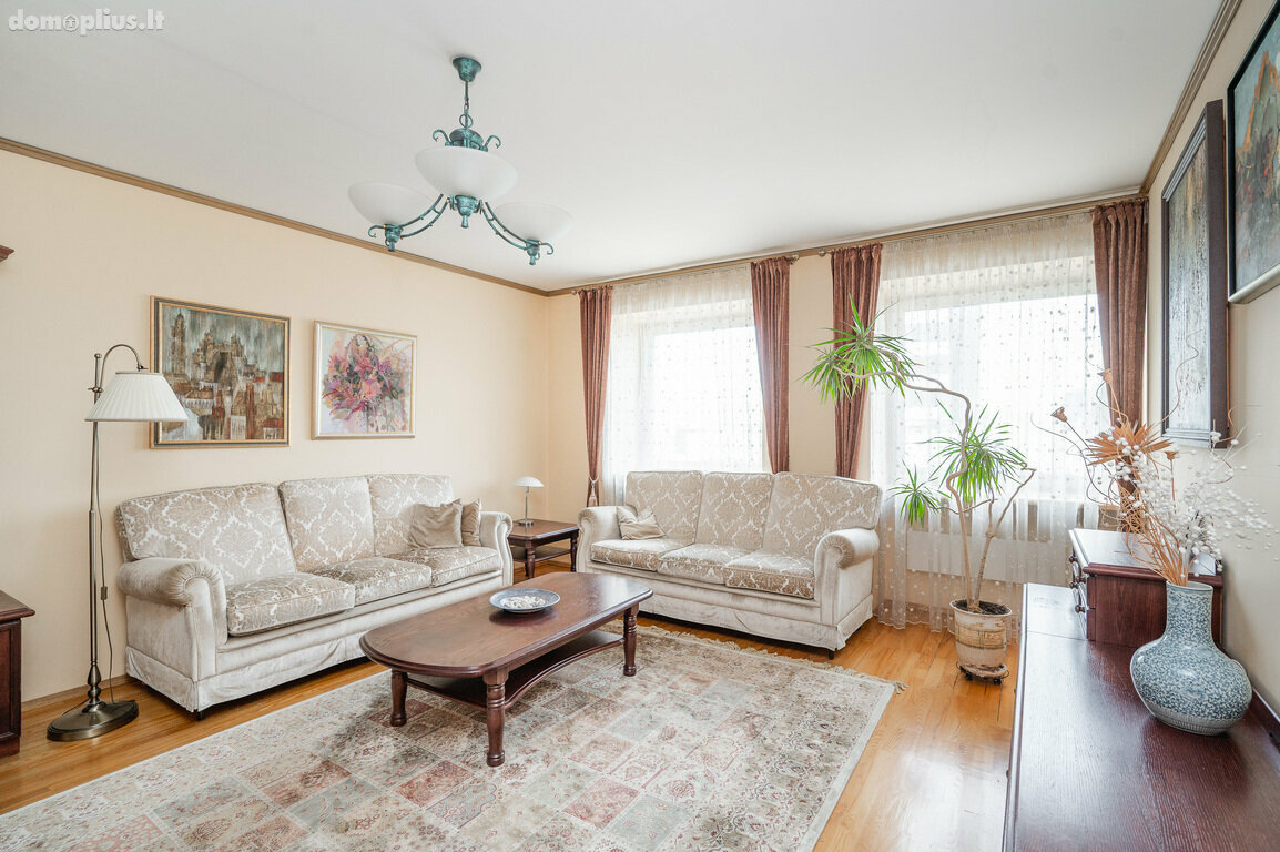 Parduodamas 4 kambarių butas Vilniuje, Pašilaičiuose, Laisvės pr.
