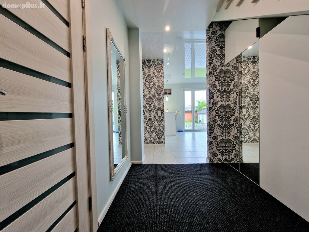 Parduodamas 3 kambarių butas Klaipėdoje, Mažojo kaimelio, Baltijos 11-oji g.