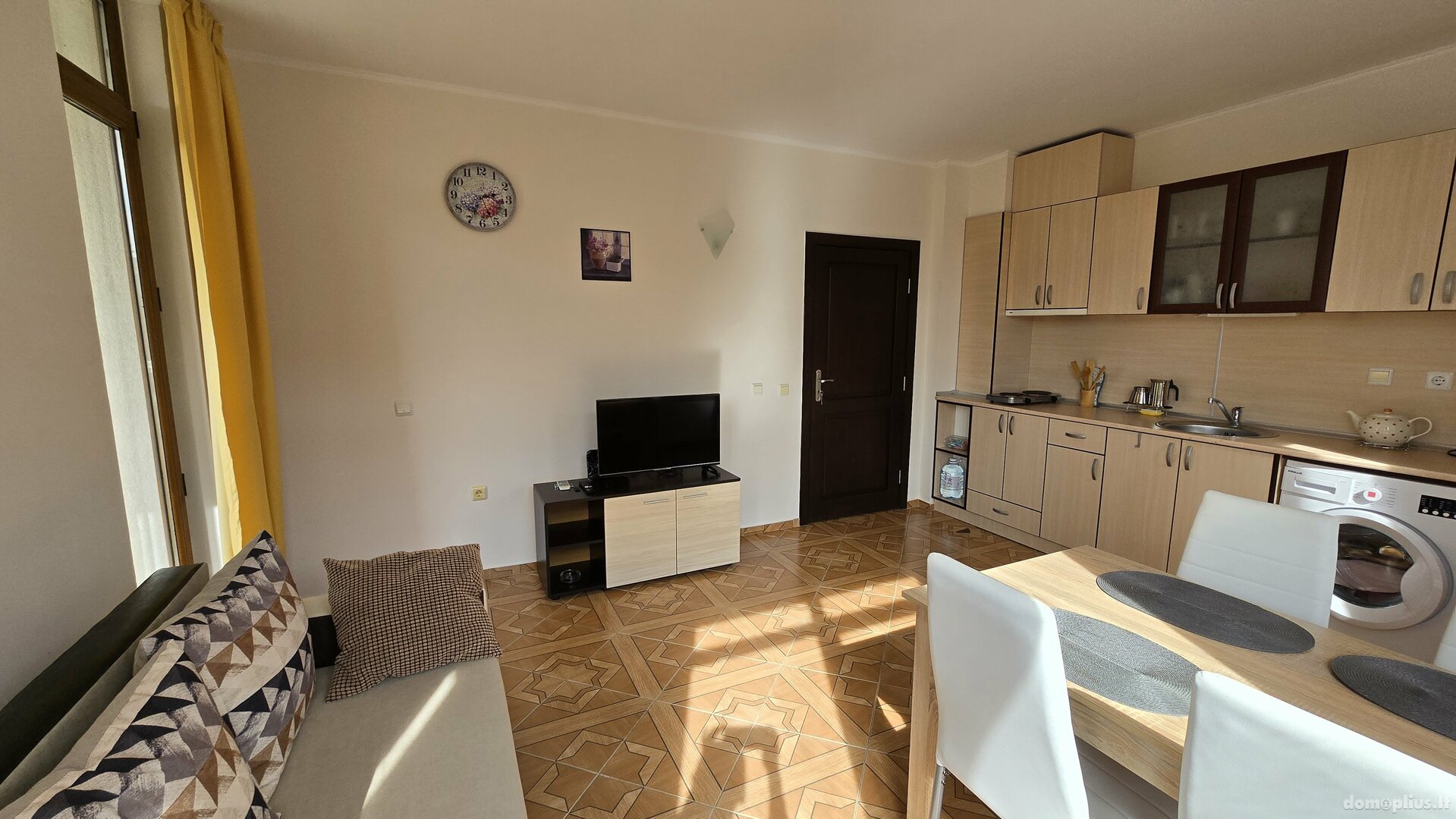 Parduodamas 2 kambarių butas Bulgarijoje, Saulėta pakrantė