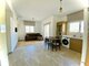 Продается 2 комнатная квартира Кипр, Kyrenia (3 Фотография)