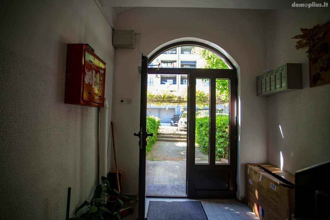 Parduodamas 2 kambarių butas Serbija ir Juodkalnijoje, Budva
