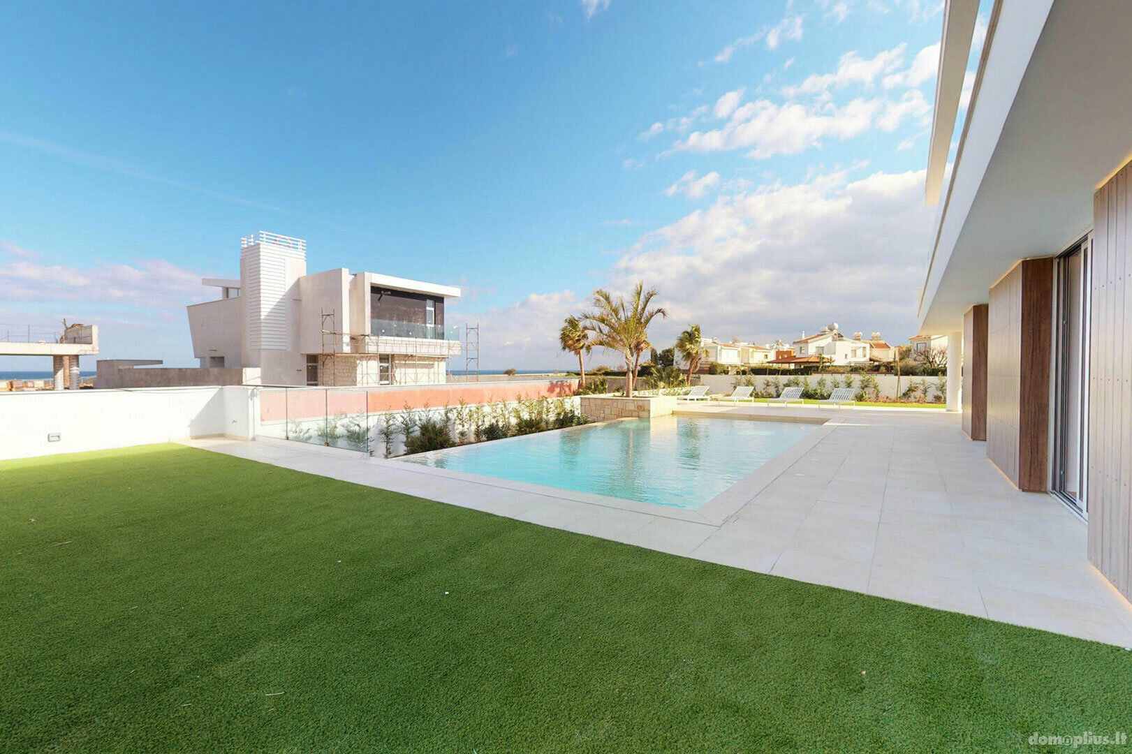 Parduodamas namas Kipre, Larnaca