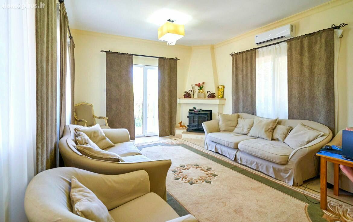 Parduodamas namas Kipre, Kyrenia
