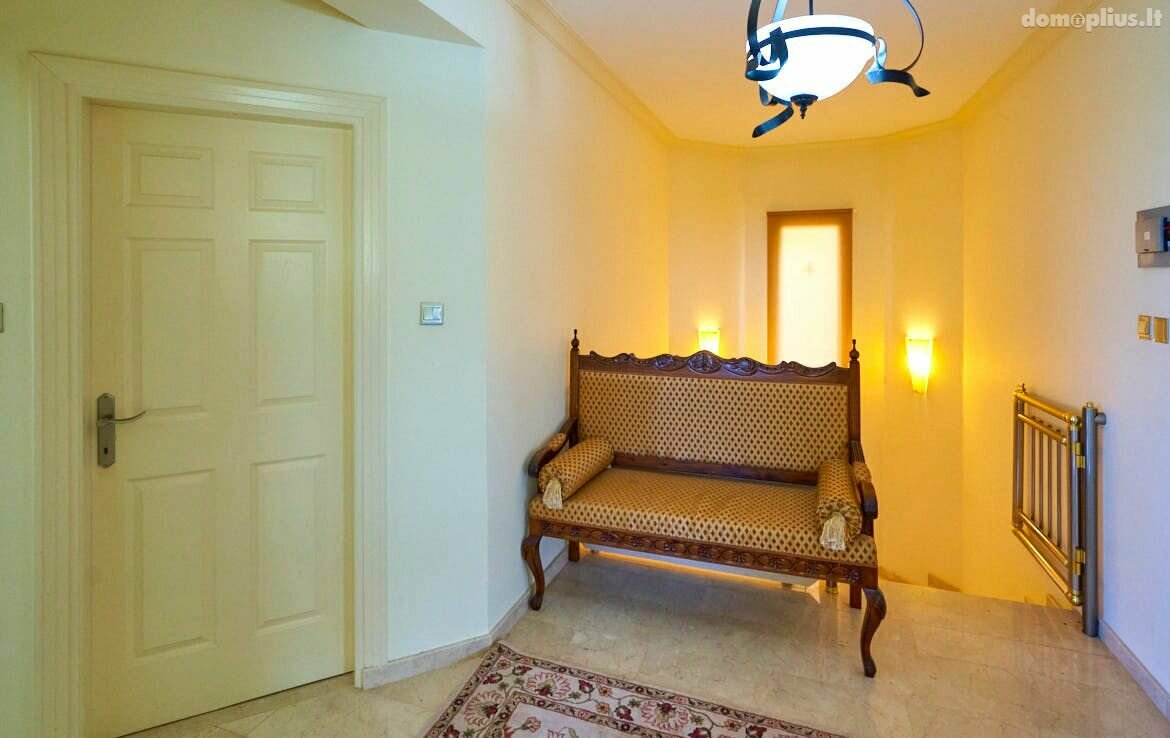 Parduodamas namas Kipre, Kyrenia
