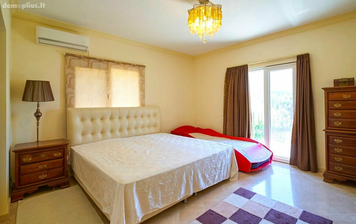 Parduodamas namas Kipre, Kyrenia