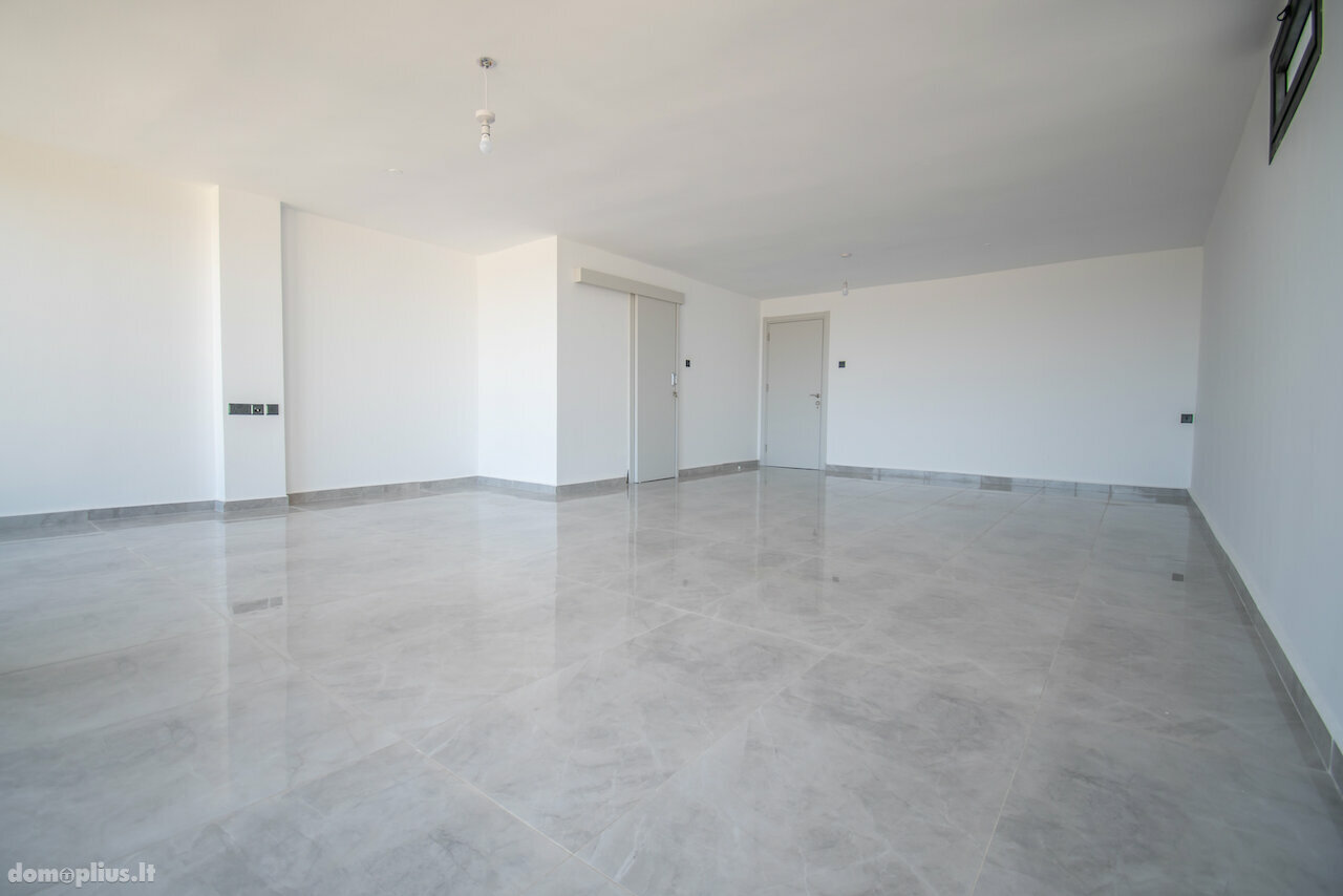 Parduodamas namas Kipre, Kyrenia