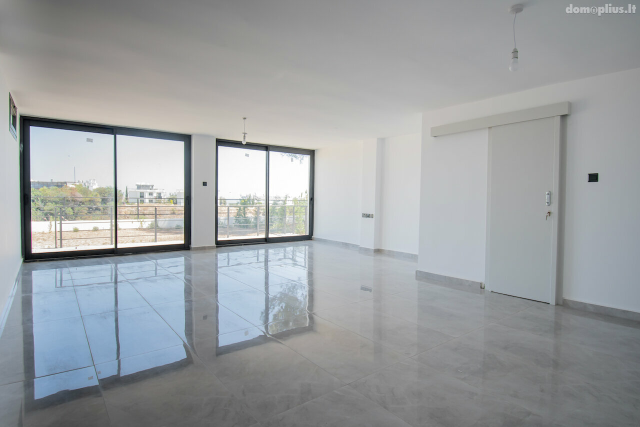 Parduodamas namas Kipre, Kyrenia
