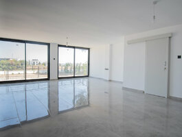 Parduodamas namas Kipre, Kyrenia