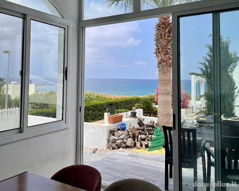 Parduodamas namas Kipre, Kyrenia