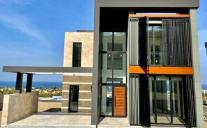 Дом Кипр, Kyrenia