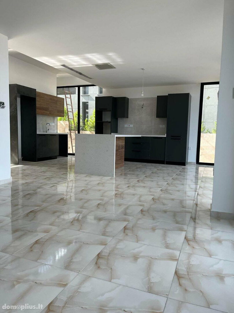 Parduodamas namas Kipre, Kyrenia