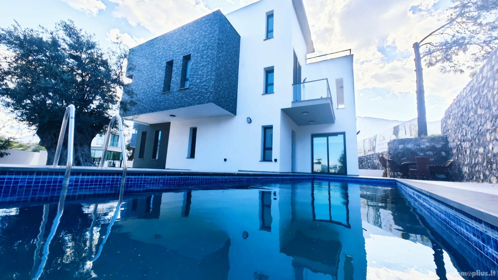 Parduodamas namas Kipre, Kyrenia