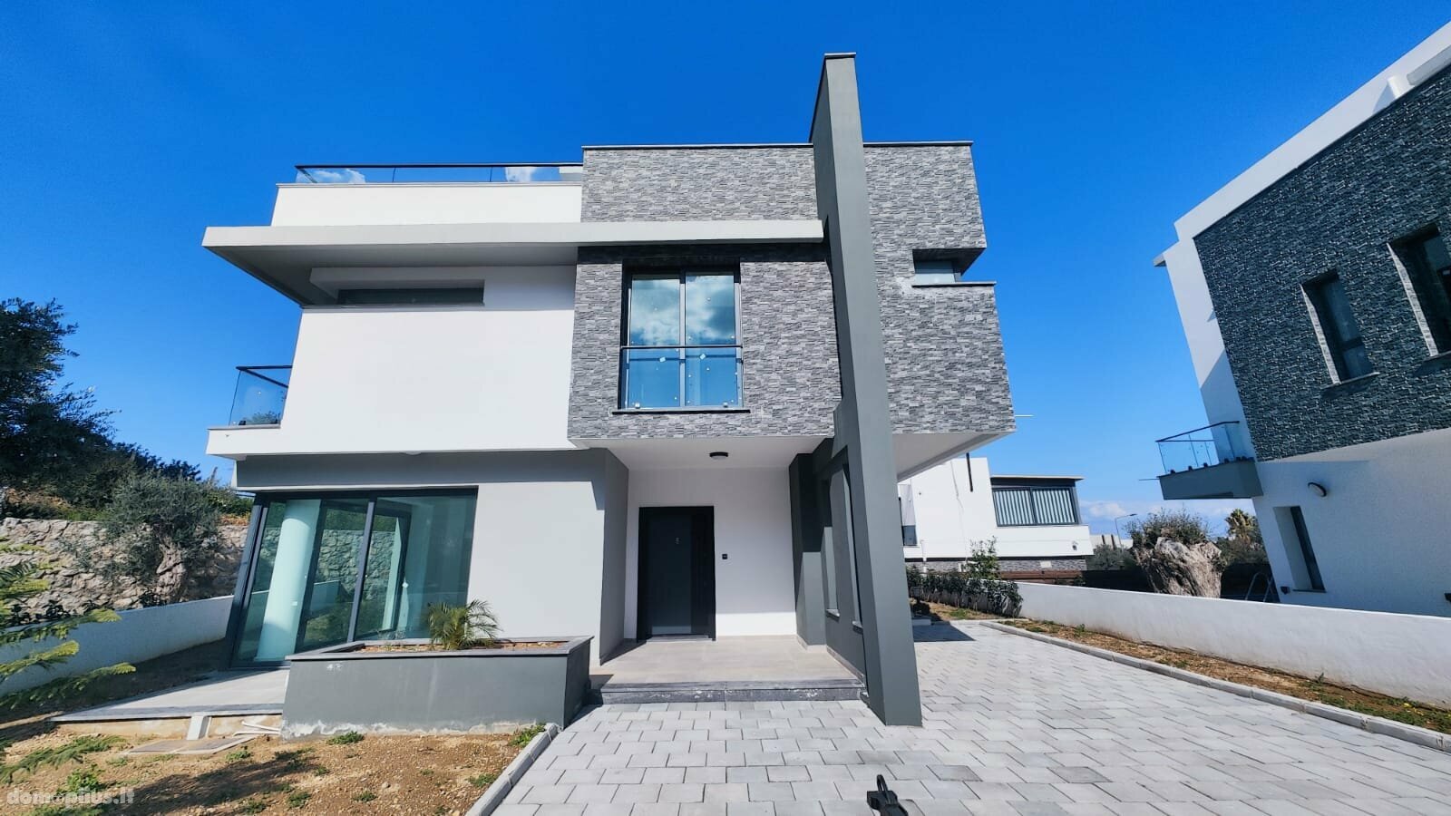Parduodamas namas Kipre, Kyrenia