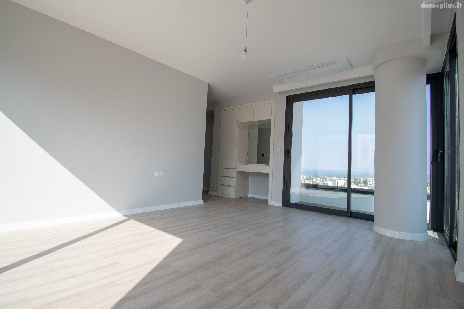 Parduodamas namas Kipre, Kyrenia