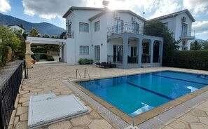 Namas Kipre, Kyrenia