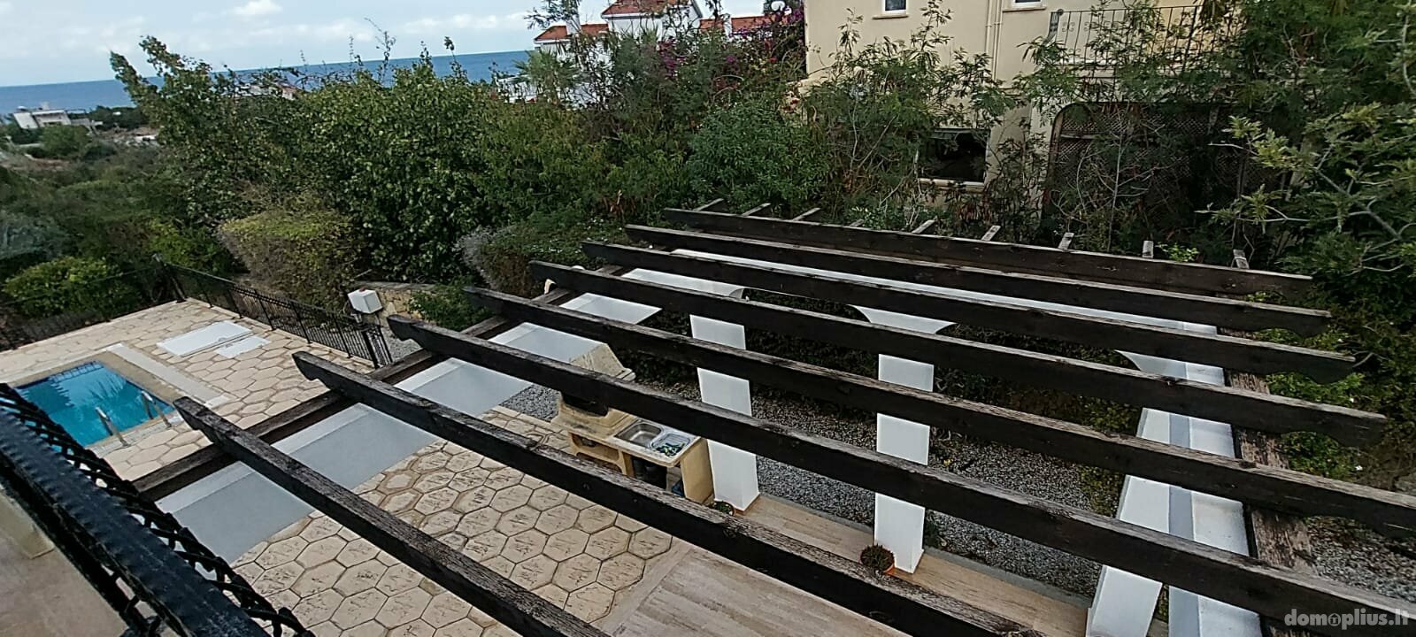 Parduodamas namas Kipre, Kyrenia