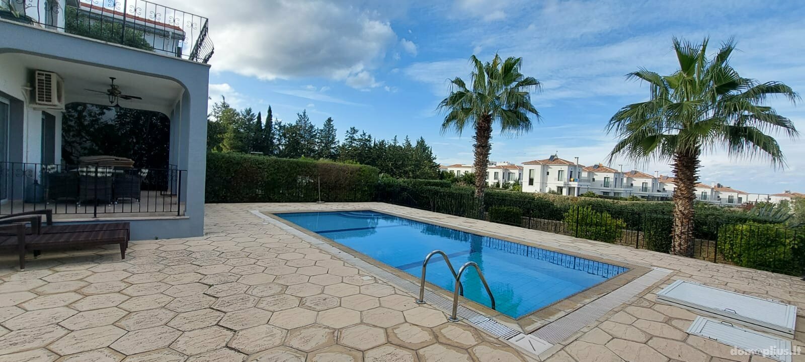 Parduodamas namas Kipre, Kyrenia
