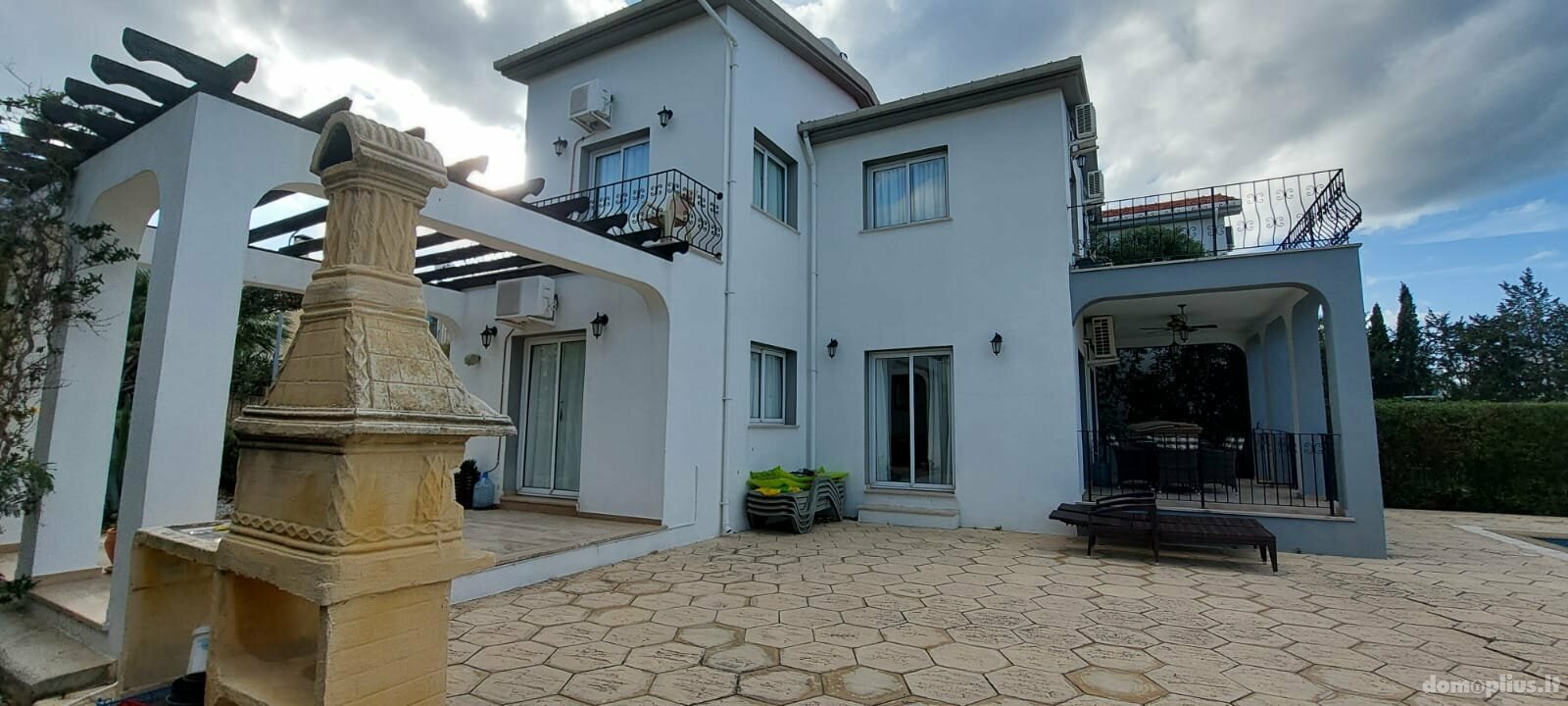 Parduodamas namas Kipre, Kyrenia