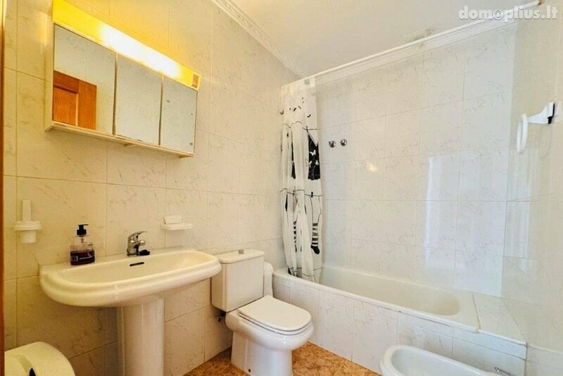 Parduodamas sublokuotas namas Ispanijoje, Torrevieja