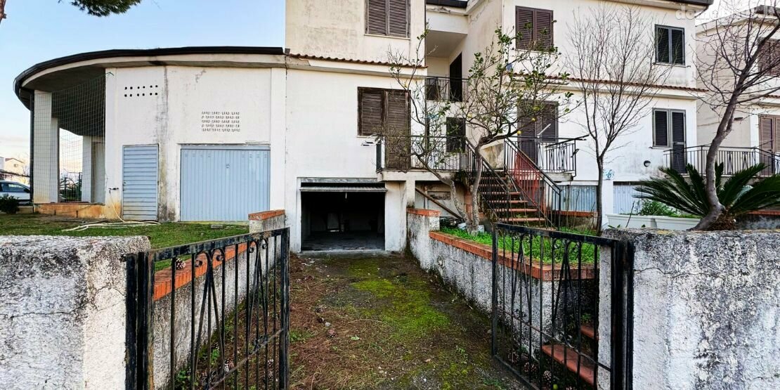 Parduodamas sublokuotas namas Italijoje, Scalea